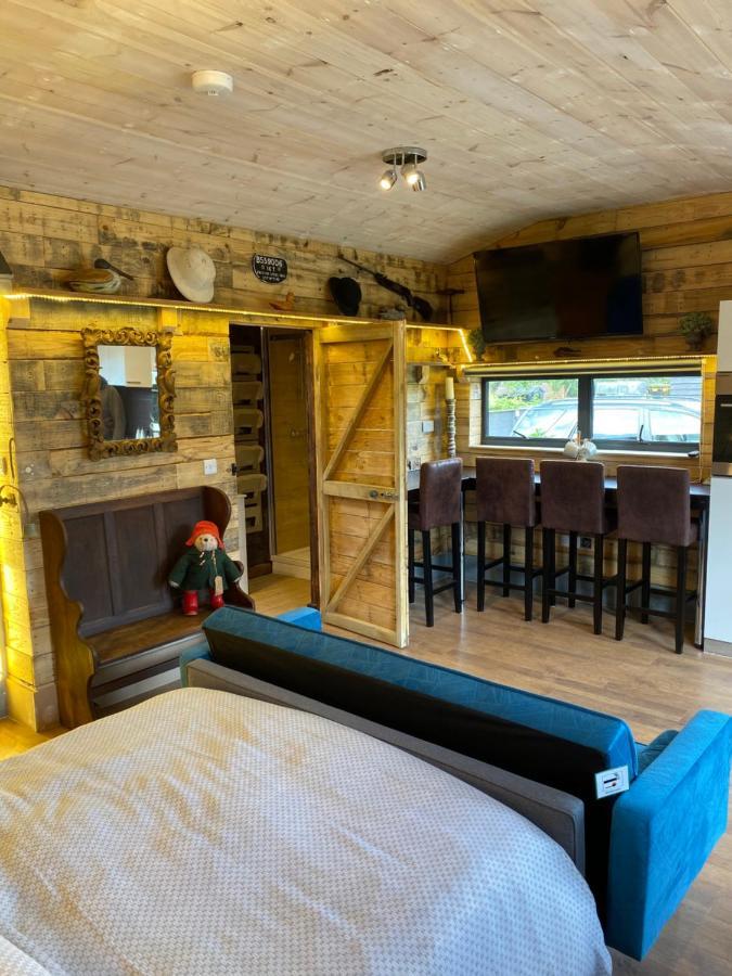 Willow Court Farm Studio East & Petting Farm, 8 Mins To Legoland & Windsor, 15 Mins To Lapland Uk Eksteriør billede
