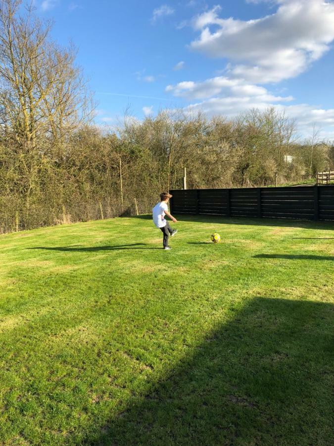 Willow Court Farm Studio East & Petting Farm, 8 Mins To Legoland & Windsor, 15 Mins To Lapland Uk Eksteriør billede